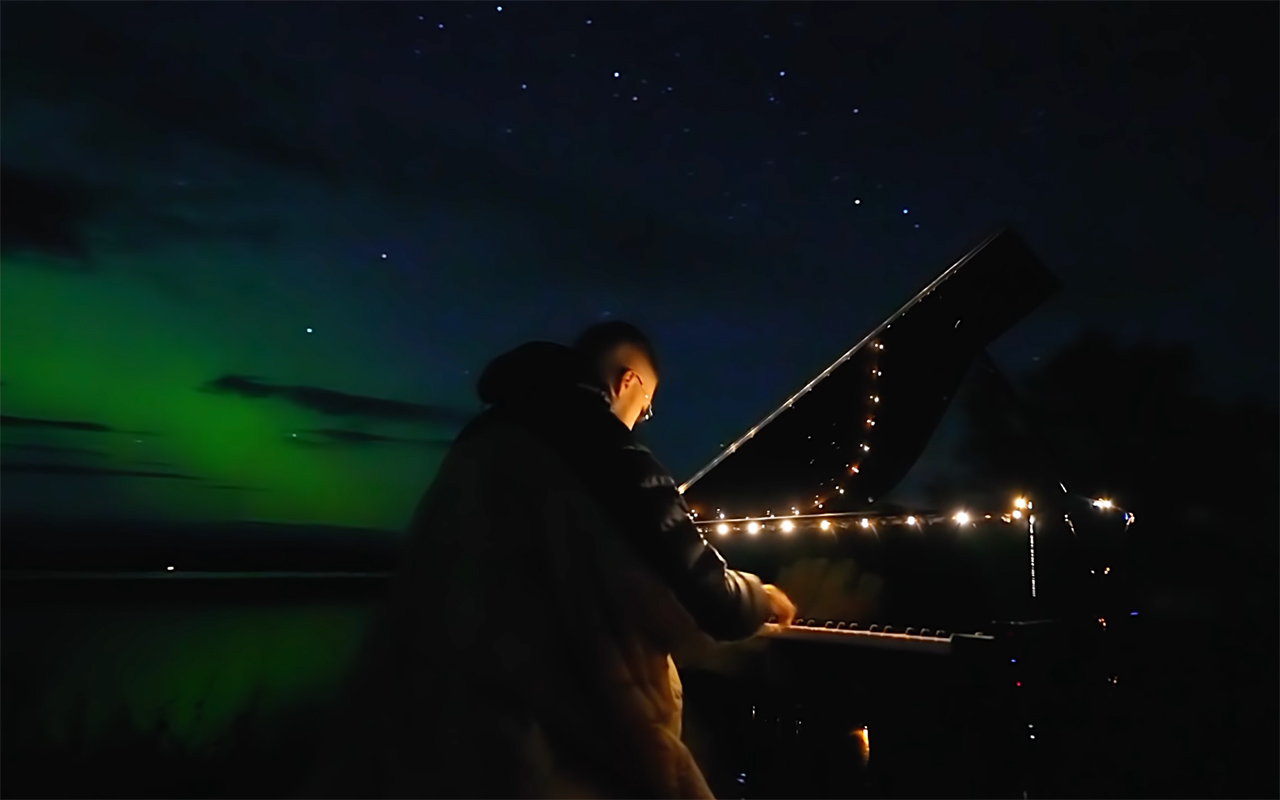 Read more about the article Sofiane Pamart live under the Northern Lights